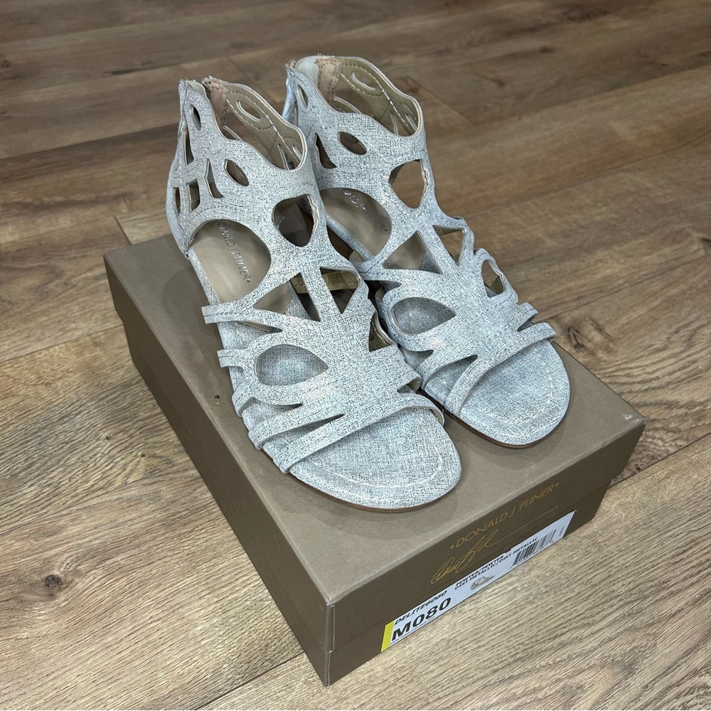 NIB Donald Pliner Delite caged wedge sandal in pewter - Size 8 - Picture 2 of 10
